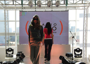 China PH4.81 sem emenda conduziu telas eletrônicas da propaganda do painel video para o desfile de moda exterior fornecedor